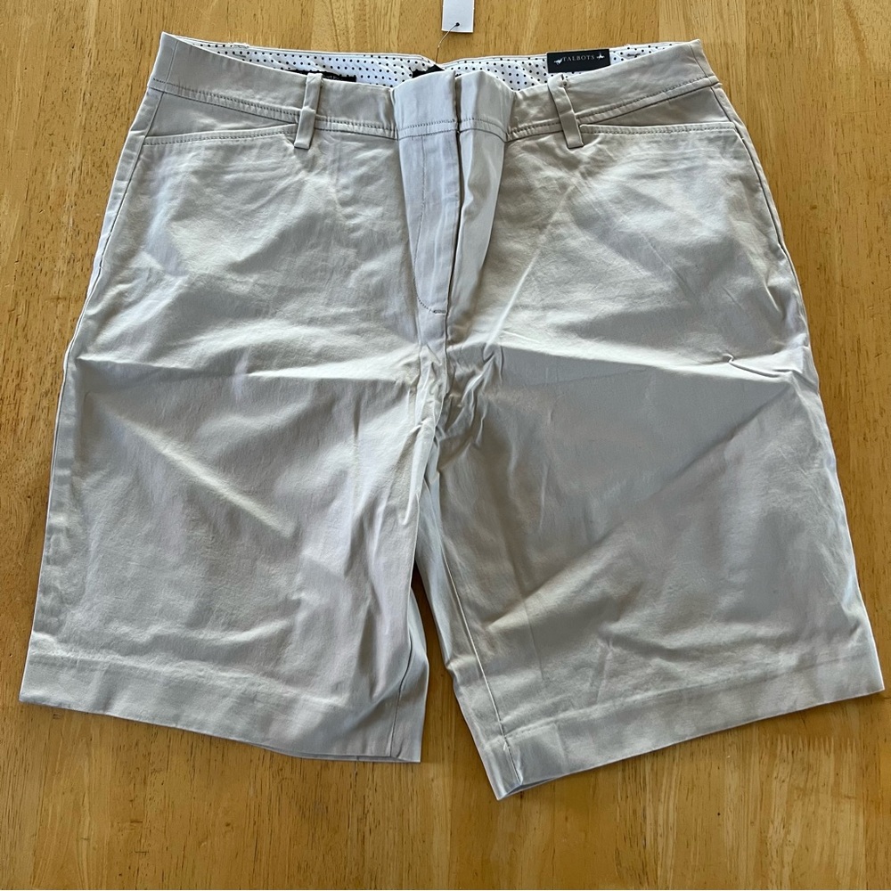 Talbots perfect 10 1/2 inch shorts in Cream